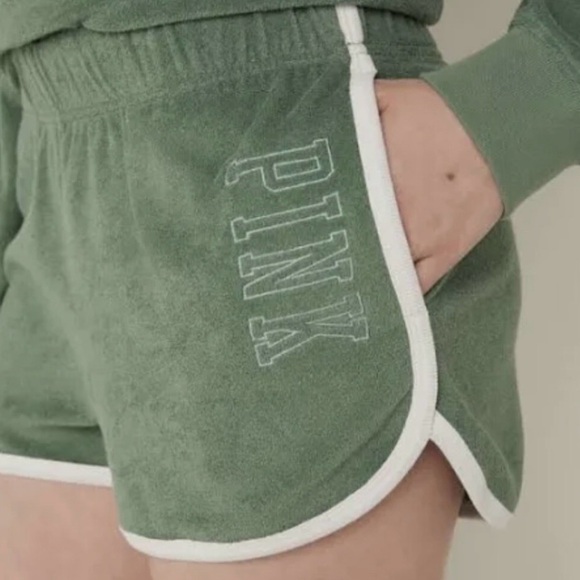 🔥HP🔥NWOT - PINK Victoria's Secret Beach Terry Varsity Shorts in White Size Large - Picture 16 of 16